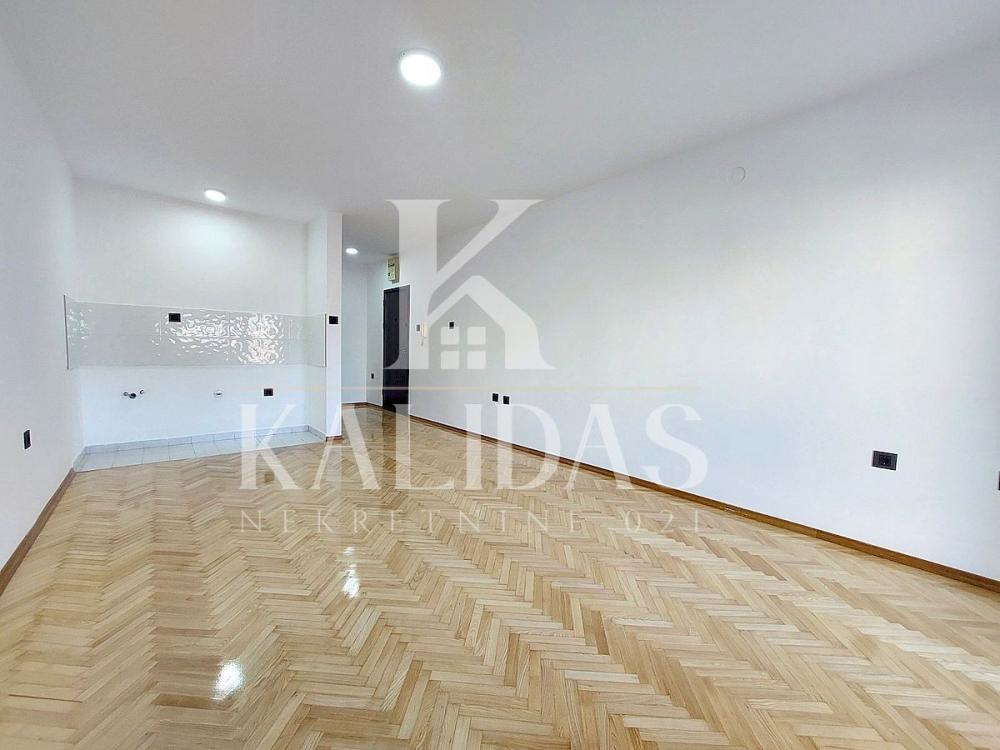 Slika 2 - Stan,NOVI SAD,CARA DUŠANA,kv: 31, € 108500, ID: 1009010