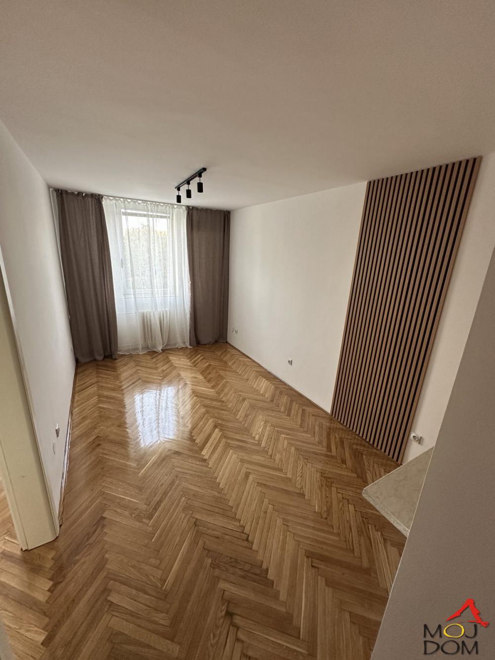 Slika 2 - Stan,NOVI SAD,BULEVAR,kv: 35, € 128900, ID: 1032833