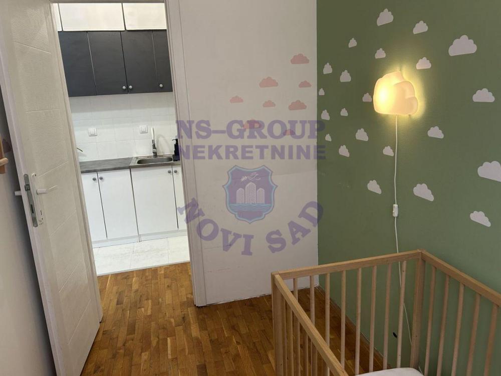 Slika 6 - Jednoiposoban, 28m2, Novi Sad centar Novi Sad, sa terasom, ima lift
