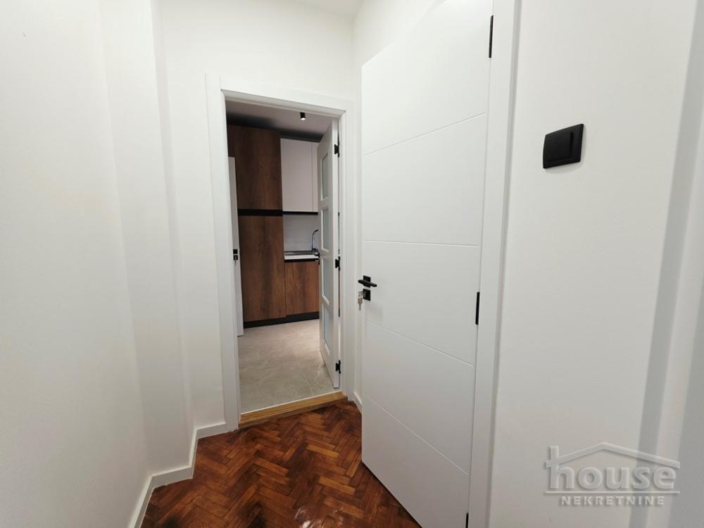 Slika 11 - Stan,NOVI SAD,BULEVAR,kv: 64.00, € 192000, ID: 1065924