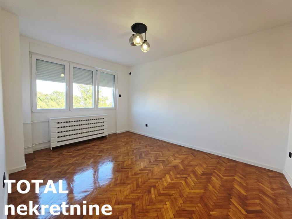 Glavna slika -Stan,NOVI SAD,BULEVAR,kv: 64.00, € 192000, ID: 1102770