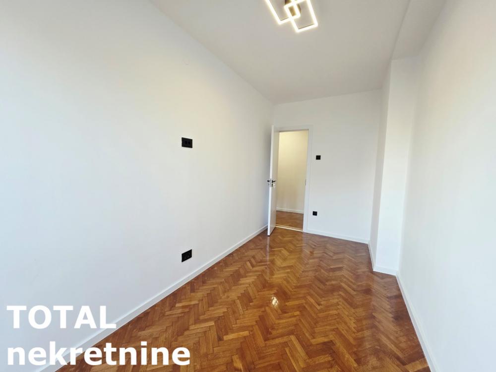 Slika 5 - Stan,NOVI SAD,BULEVAR,kv: 64.00, € 192000, ID: 1102770