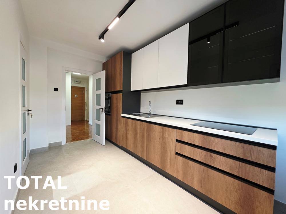 Slika 2 - Stan,NOVI SAD,BULEVAR,kv: 64.00, € 192000, ID: 1102770