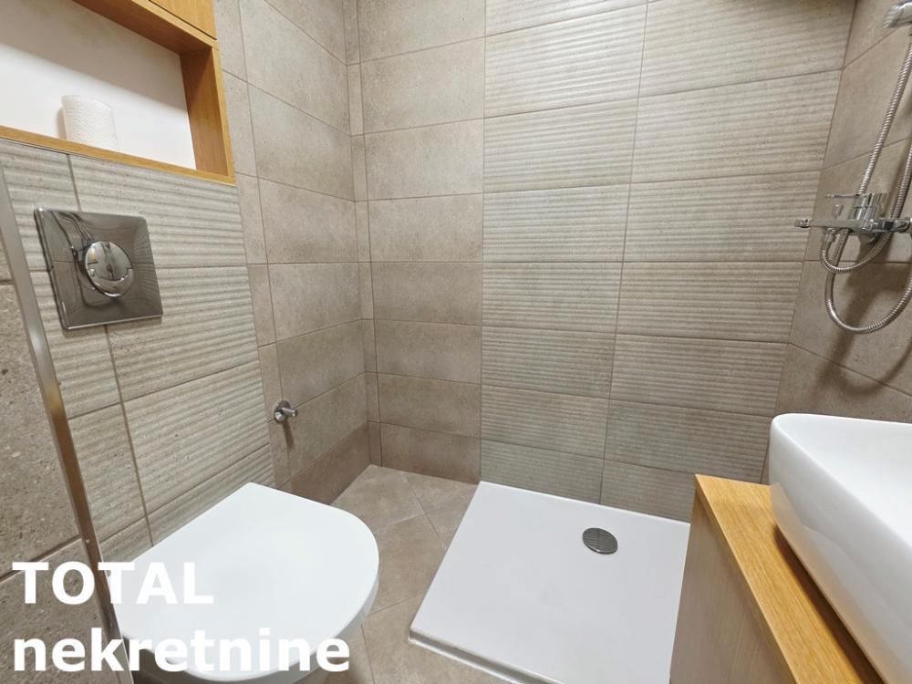 Slika 9 - Stan,NOVI SAD,BULEVAR,kv: 64.00, € 192000, ID: 1102770