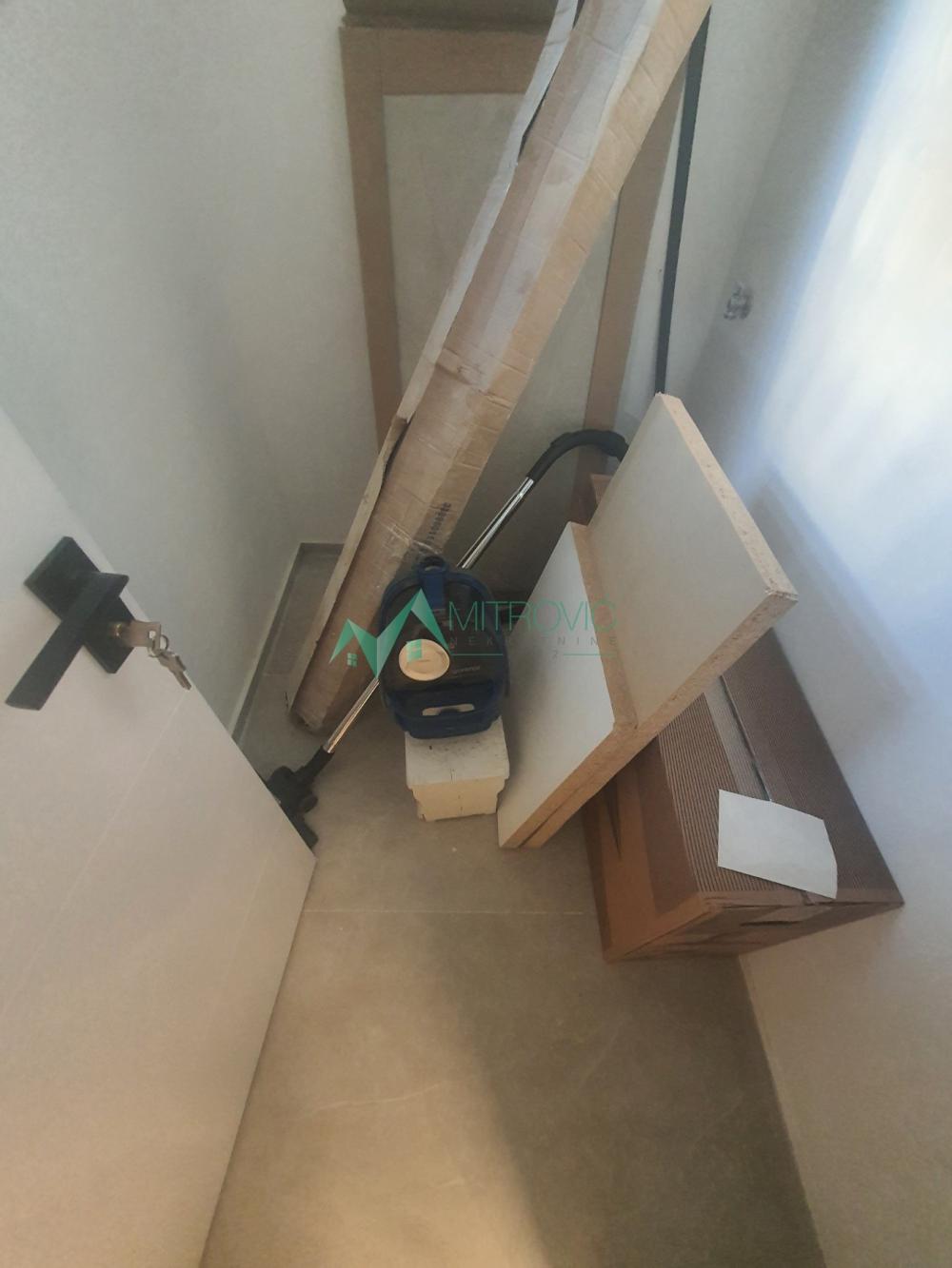 Slika 9 - Prodaje se renoviran 2,5-soban stan na Grbavici, na Bulevaru oslobođenja, površine 64 m² ( šifra 1004710) 