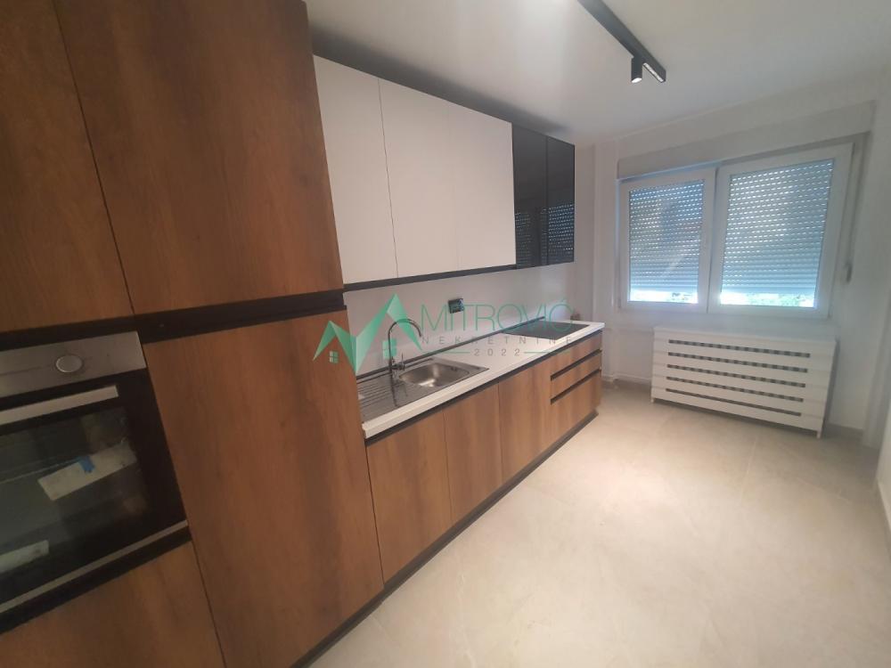 Slika 7 - Prodaje se renoviran 2,5-soban stan na Grbavici, na Bulevaru oslobođenja, površine 64 m² ( šifra 1004710) 