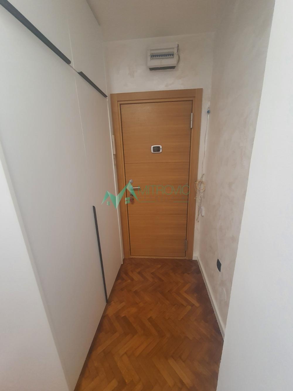 Slika 6 - Prodaje se renoviran 2,5-soban stan na Grbavici, na Bulevaru oslobođenja, površine 64 m² ( šifra 1004710) 