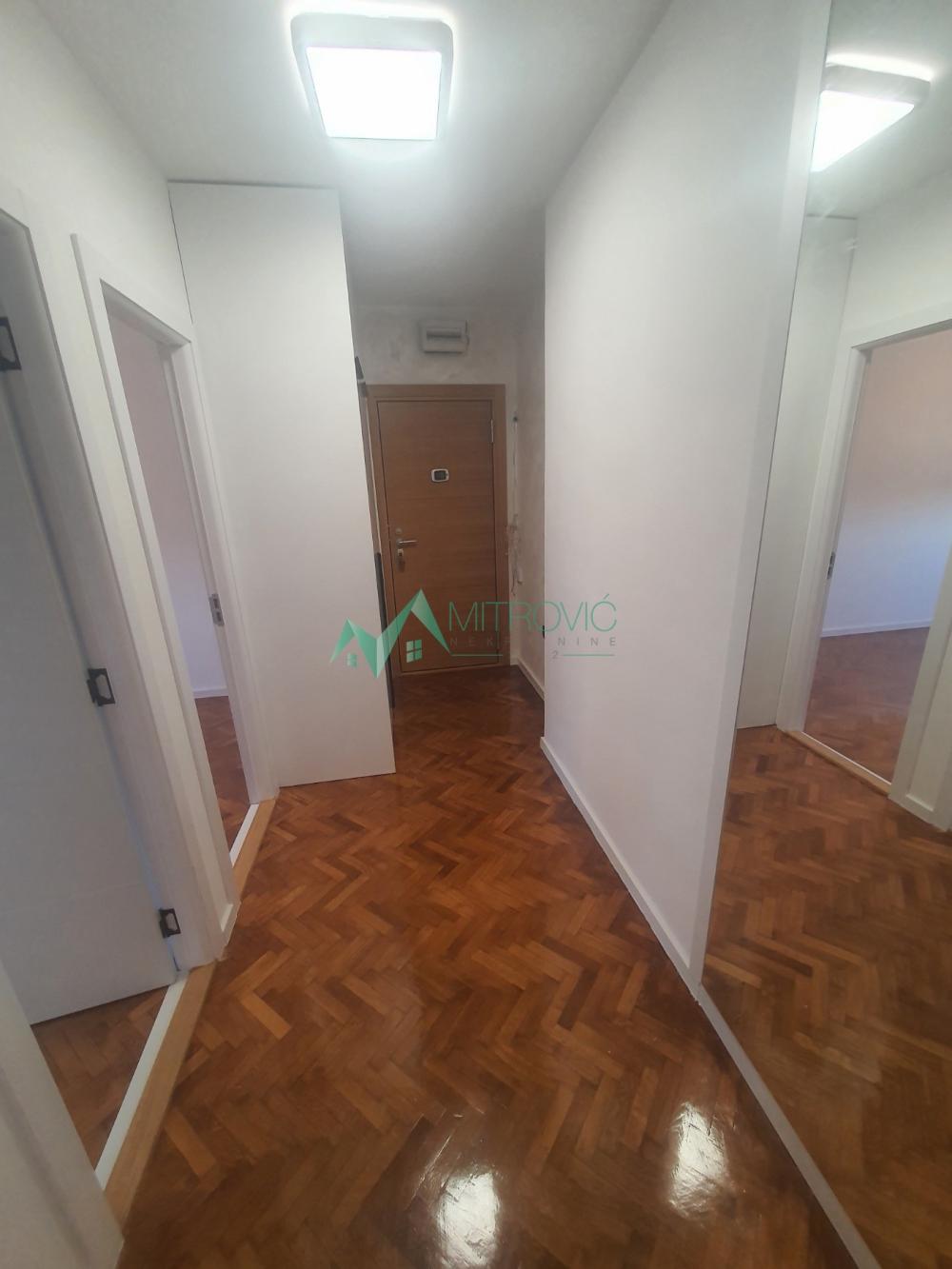 Slika 5 - Prodaje se renoviran 2,5-soban stan na Grbavici, na Bulevaru oslobođenja, površine 64 m² ( šifra 1004710) 