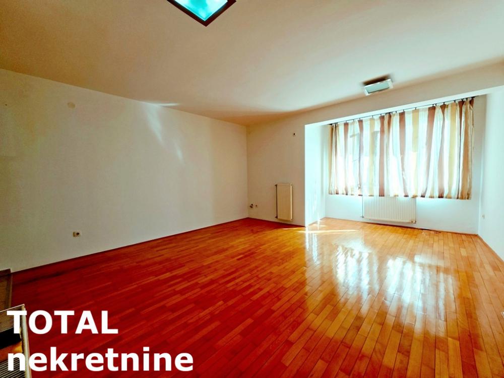 Slika 2 - Stan,NOVI SAD,CENTAR,kv: 34.00, € 96000, ID: 1103133