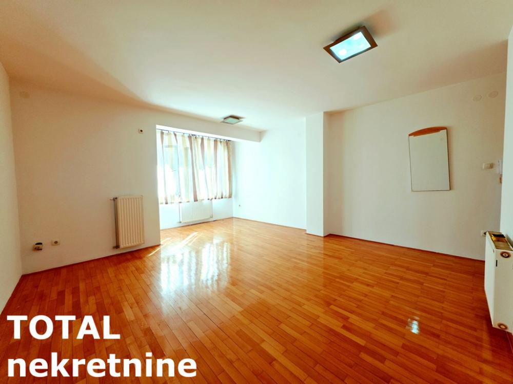 Slika 3 - Stan,NOVI SAD,CENTAR,kv: 34.00, € 96000, ID: 1103133