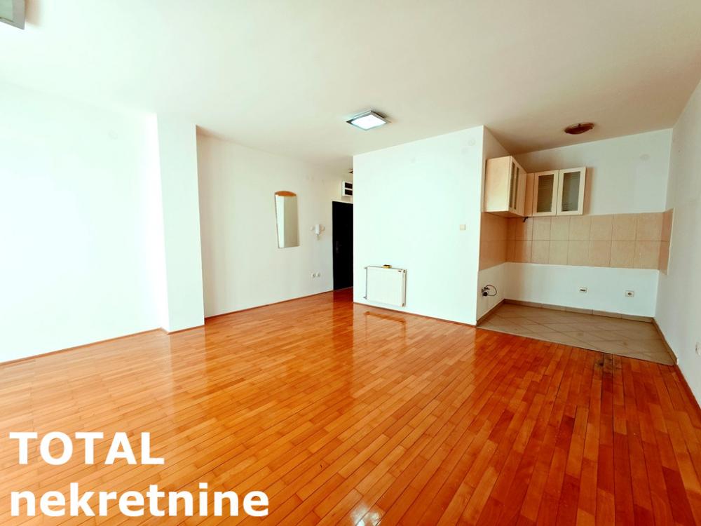 Slika 1 - Stan,NOVI SAD,CENTAR,kv: 34.00, € 96000, ID: 1103133