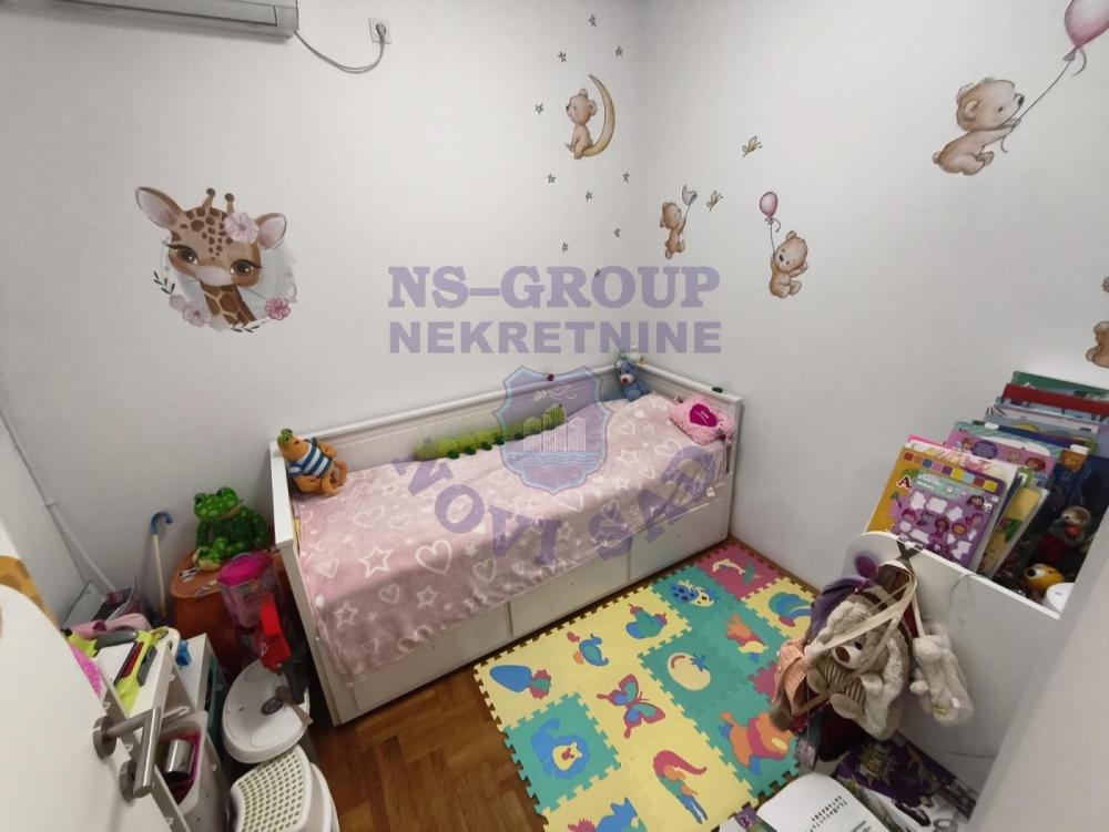 Slika 4 - Troiposoban, 78m2, Novo naselje Novi Sad, sa terasom, ima lift
