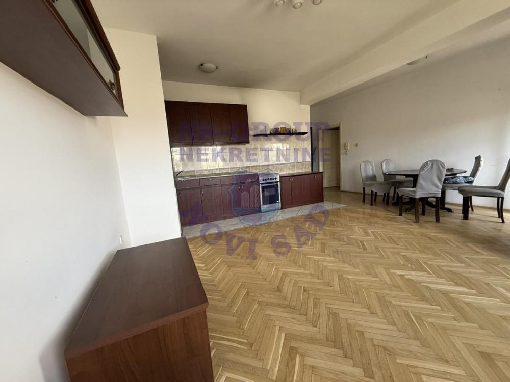 Slika 2 - Trosoban, 61m2, Salajka (Partizanska ulica) Novi Sad, sa terasom, ima lift
