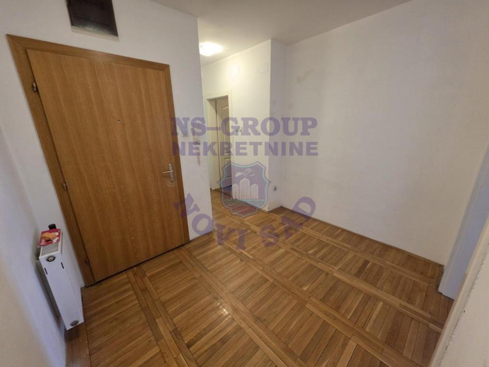 Slika 5 - Trosoban, 68m2, Grbavica Novi Sad, ima lift