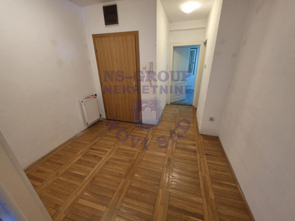 Slika 4 - Trosoban, 68m2, Grbavica Novi Sad, ima lift