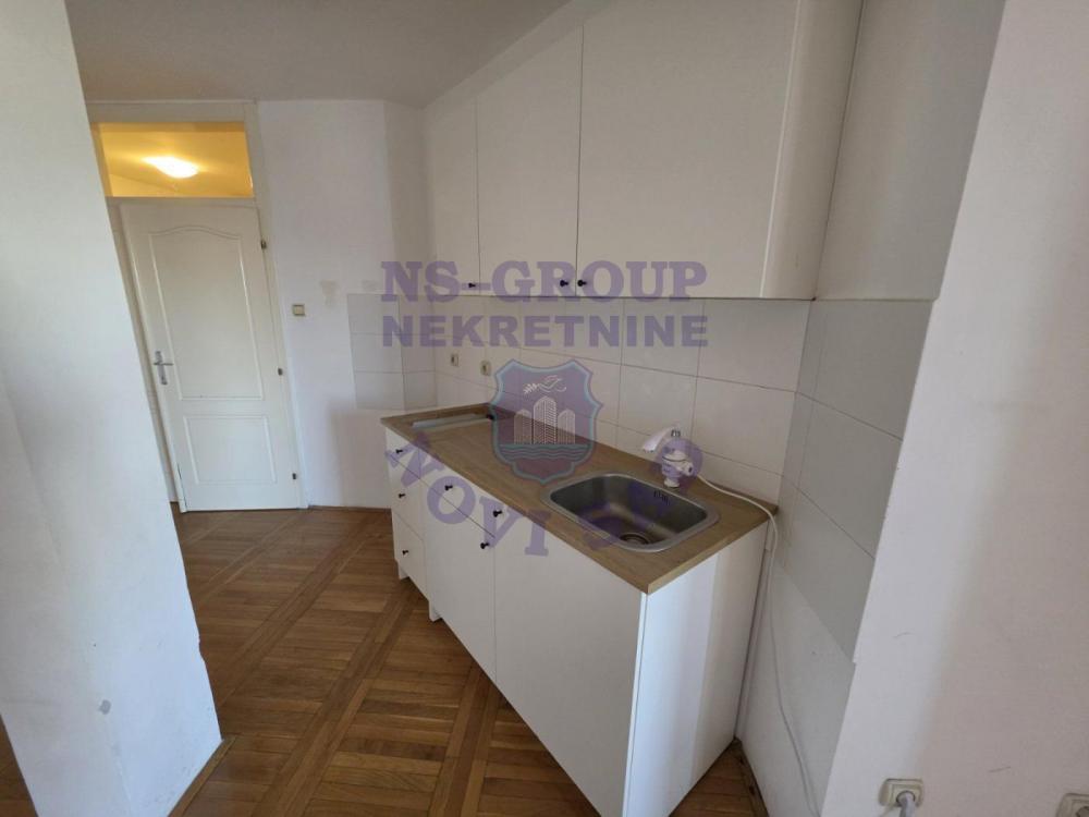 Slika 2 - Trosoban, 68m2, Grbavica Novi Sad, ima lift