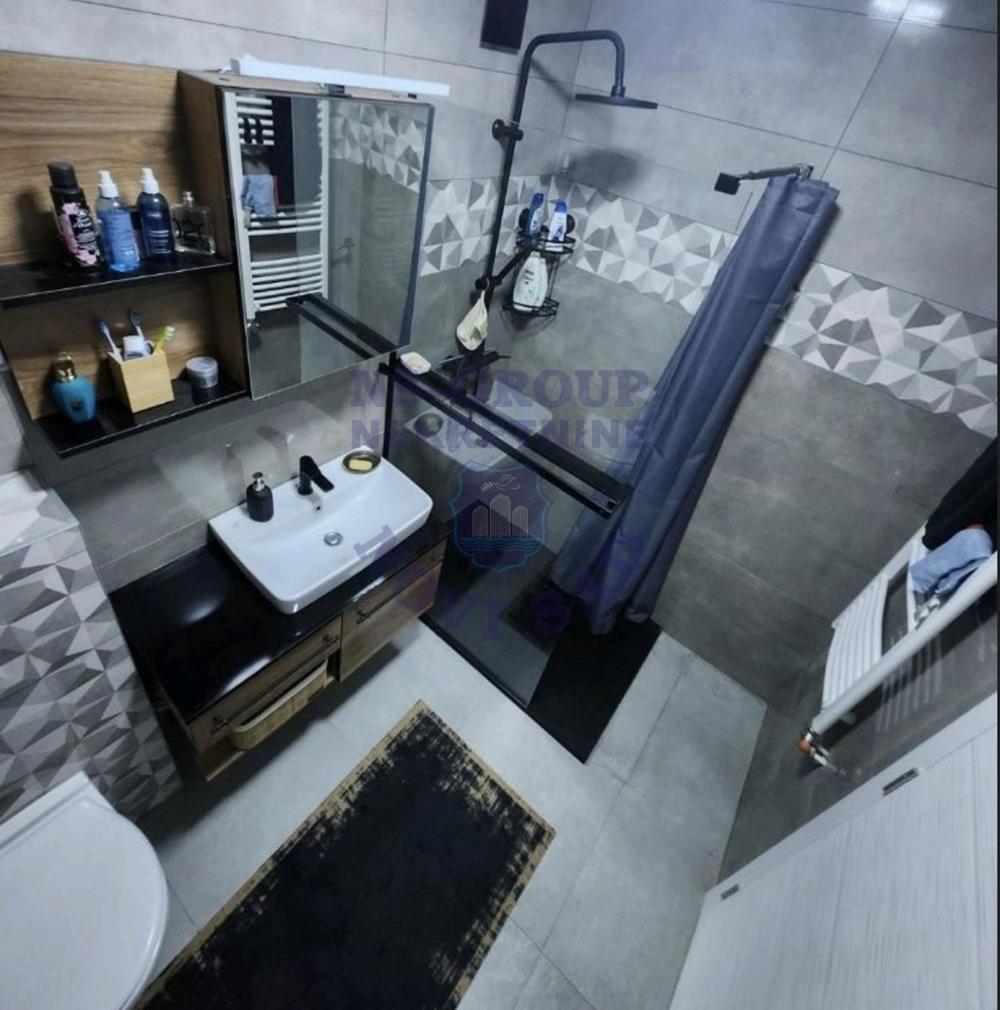 Slika 10 - Šestosoban, 162m2, Telep Novi Sad, sa terasom, ima lift
