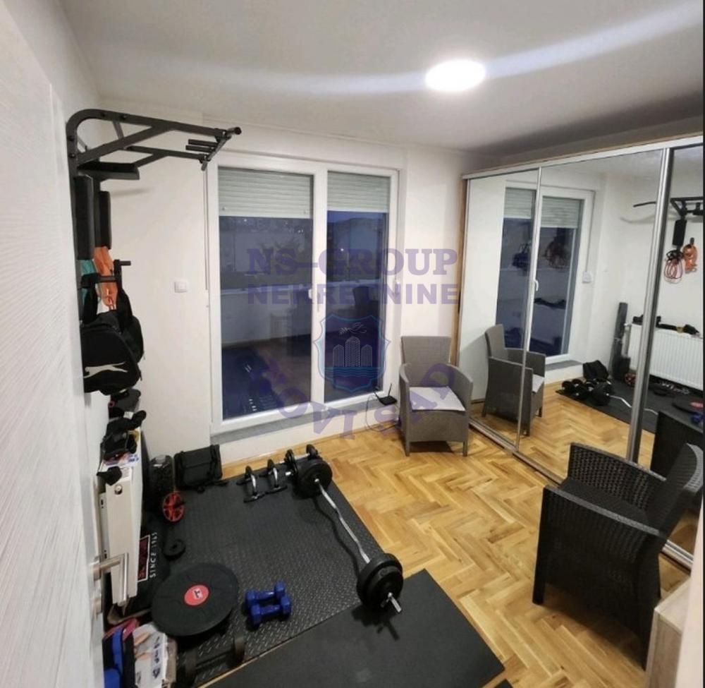 Slika 4 - Šestosoban, 162m2, Telep Novi Sad, sa terasom, ima lift