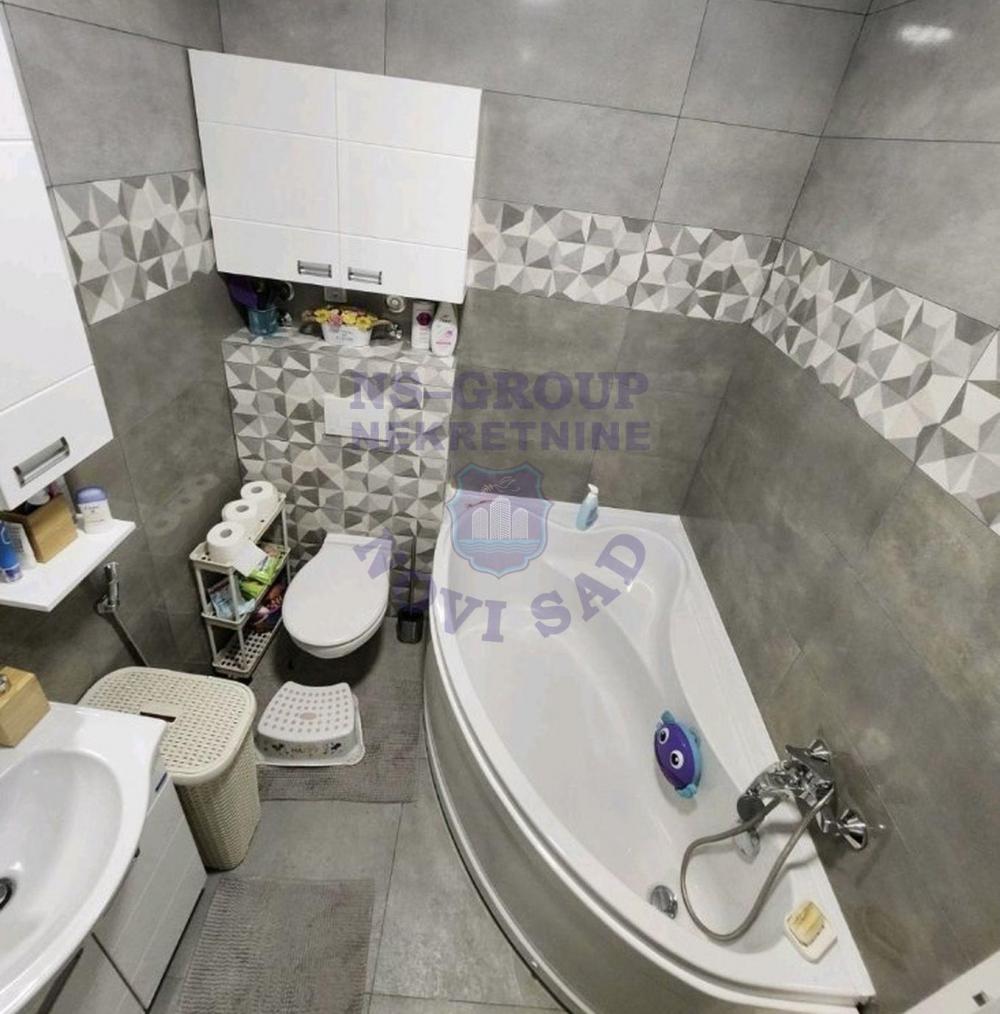Slika 9 - Šestosoban, 162m2, Telep Novi Sad, sa terasom, ima lift