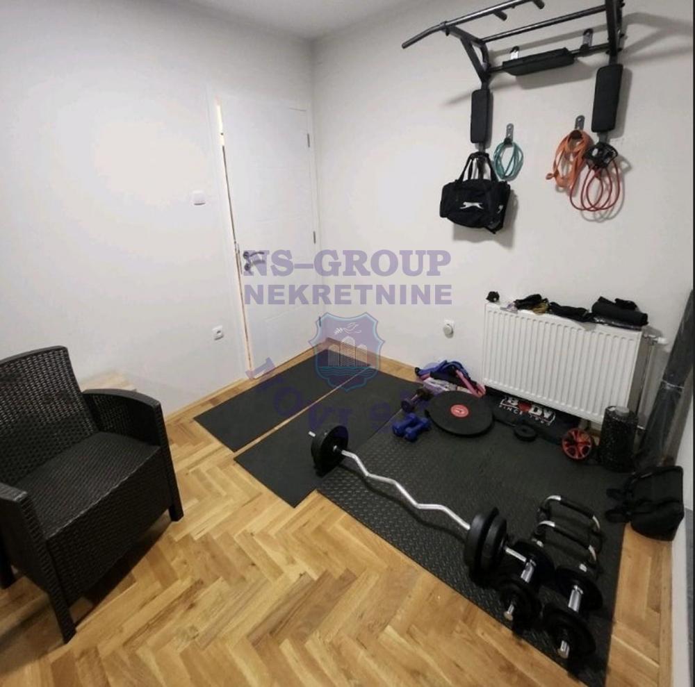 Slika 5 - Šestosoban, 162m2, Telep Novi Sad, sa terasom, ima lift