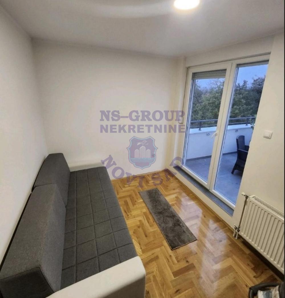 Slika 3 - Šestosoban, 162m2, Telep Novi Sad, sa terasom, ima lift