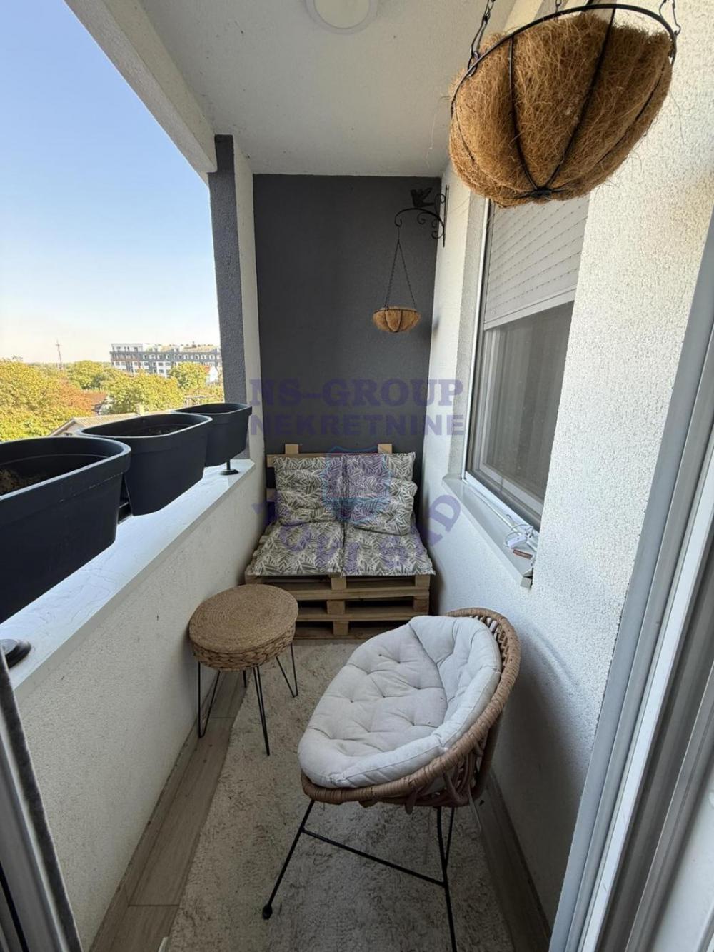 Slika 9 - Dvosoban, 41m2, Petrovaradin Novi Sad, sa terasom, ima lift