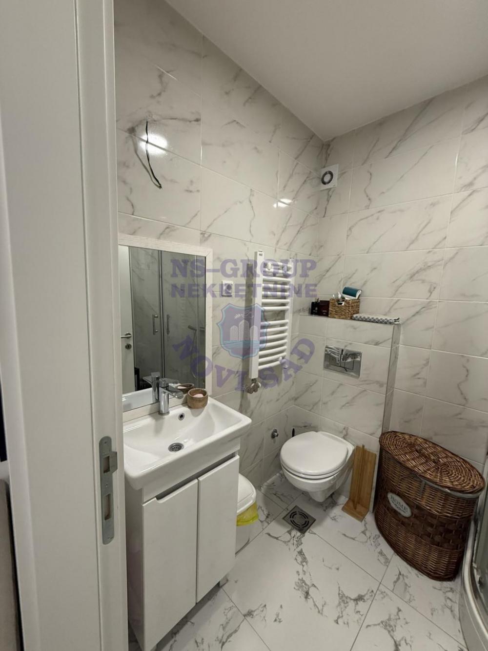 Slika 6 - Dvosoban, 41m2, Petrovaradin Novi Sad, sa terasom, ima lift