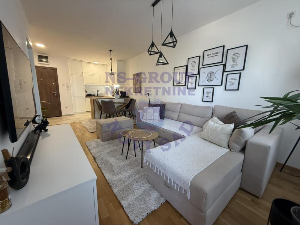 Slika 1 - Dvosoban, 41m2, Petrovaradin Novi Sad, sa terasom, ima lift