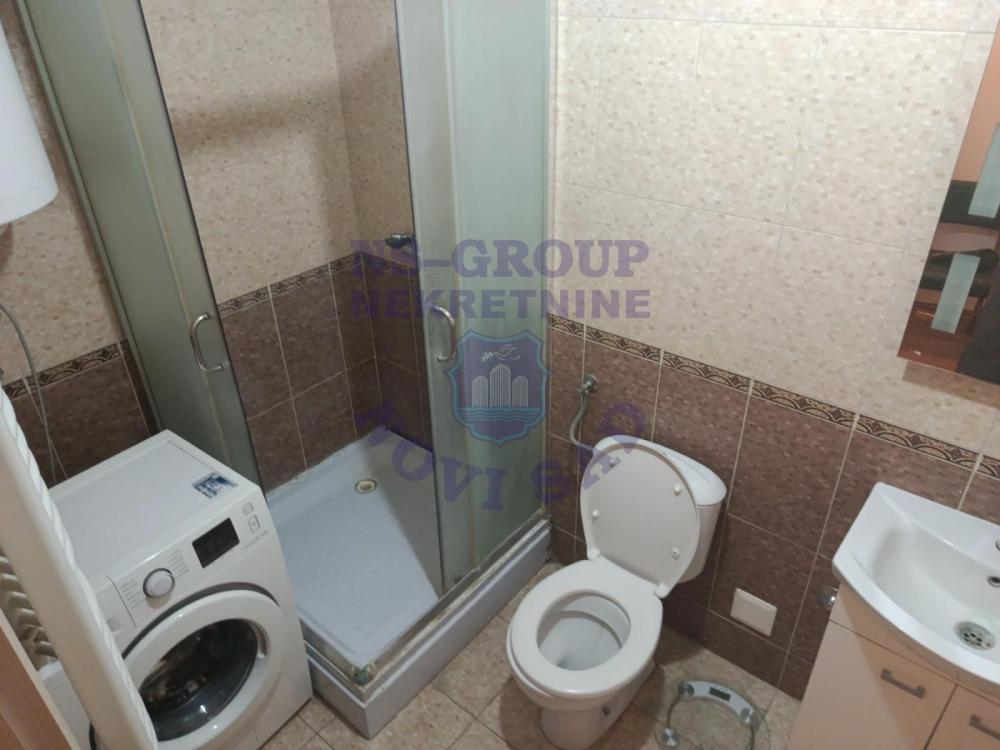 Slika 4 - 574758- Garsonjera u Centru Novog Sada