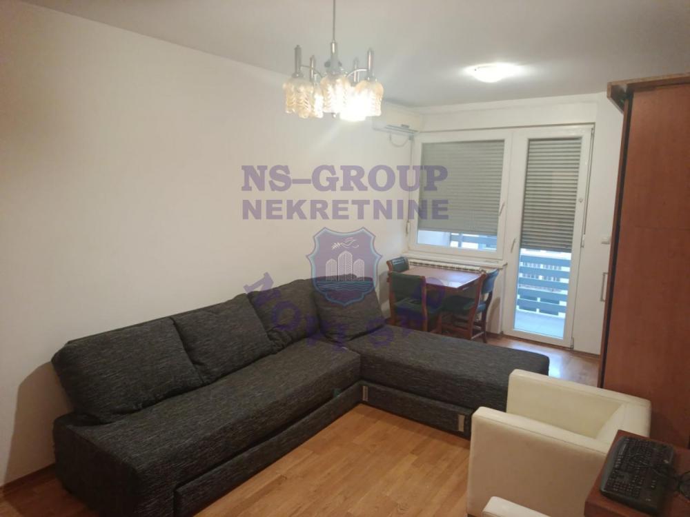 Slika 1 - 574758- Garsonjera u Centru Novog Sada