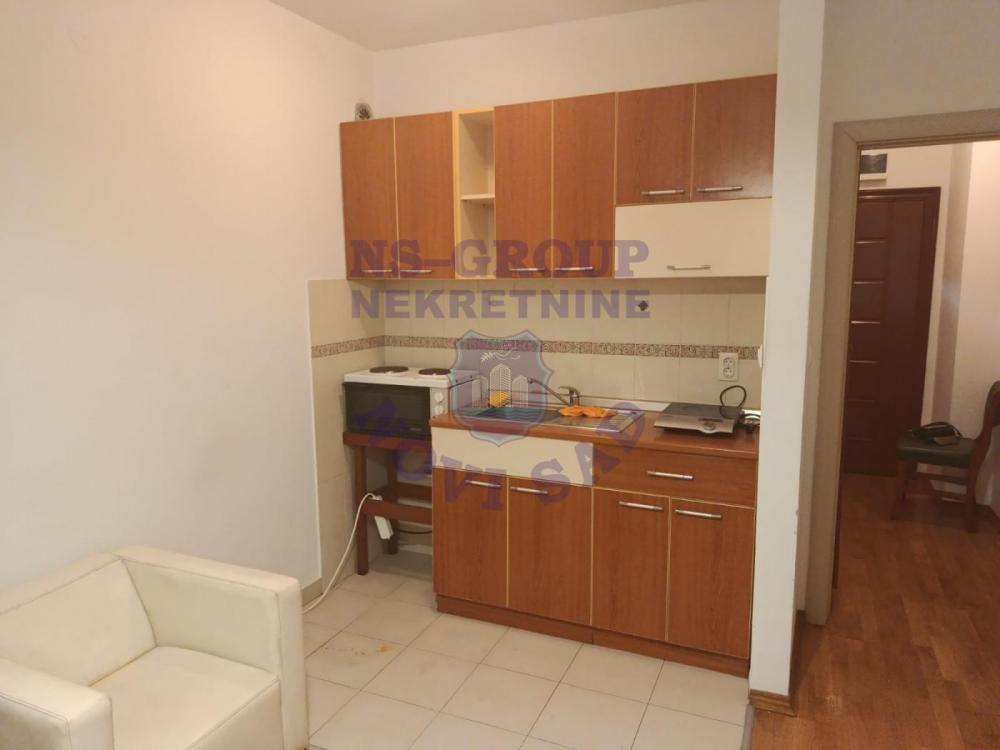 Slika 3 - 574758- Garsonjera u Centru Novog Sada