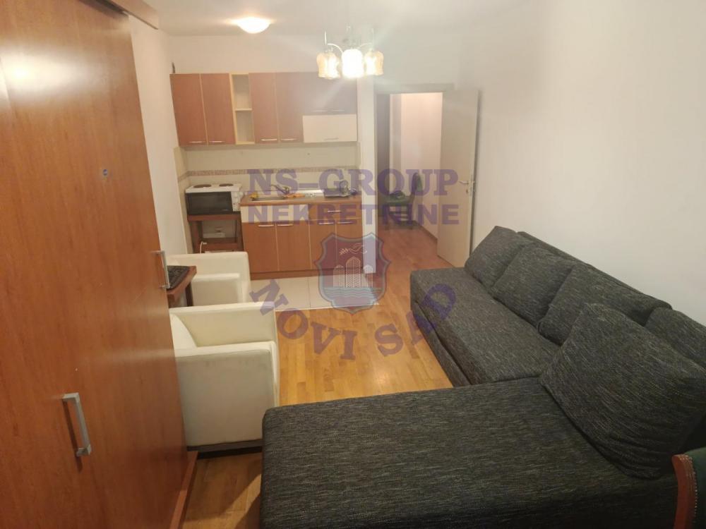 Slika 2 - 574758- Garsonjera u Centru Novog Sada