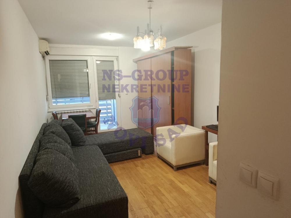 Glavna slika -574758- Garsonjera u Centru Novog Sada