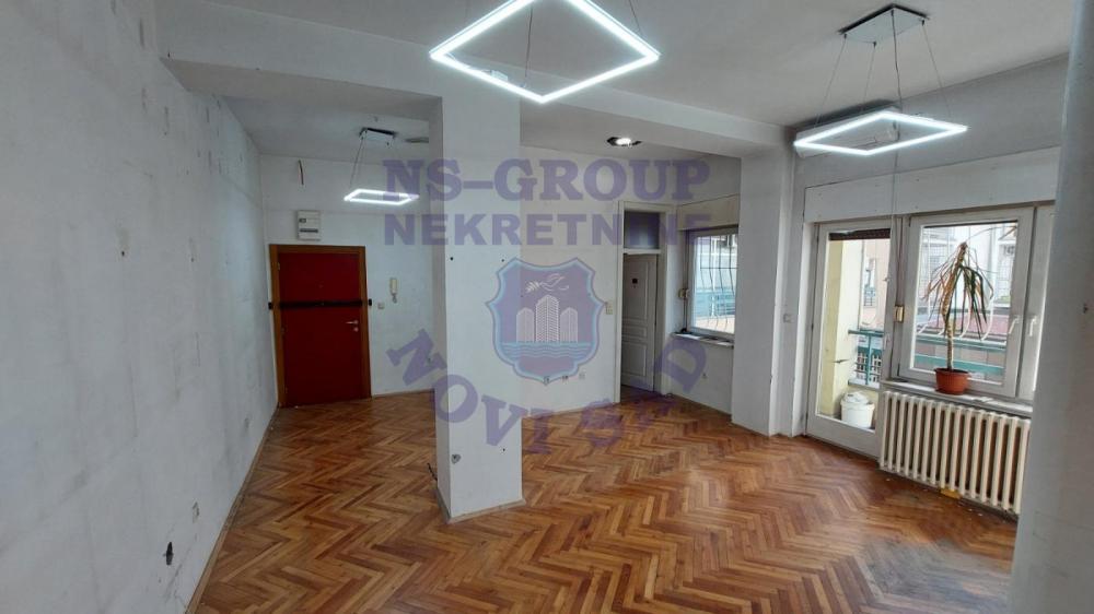 Slika 1 - Dvosoban stan na Bulevaru Oslobođenja!