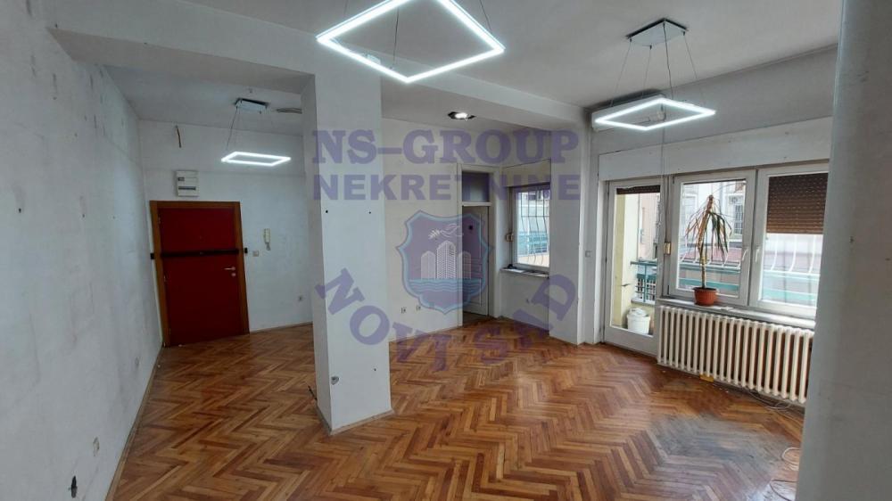Slika 5 - Dvosoban stan na Bulevaru Oslobođenja!