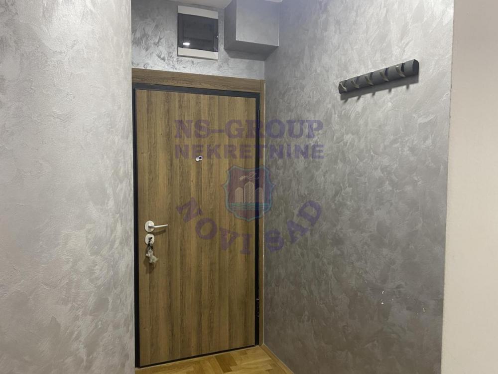 Slika 8 - Jednoiposoban, 42m2, Salajka (Partizanska ulica) Novi Sad, sa terasom, ima lift