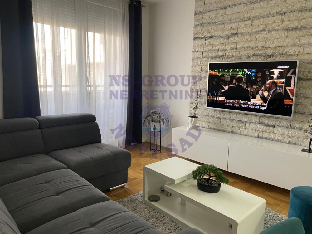 Slika 1 - Jednoiposoban, 42m2, Salajka (Partizanska ulica) Novi Sad, sa terasom, ima lift