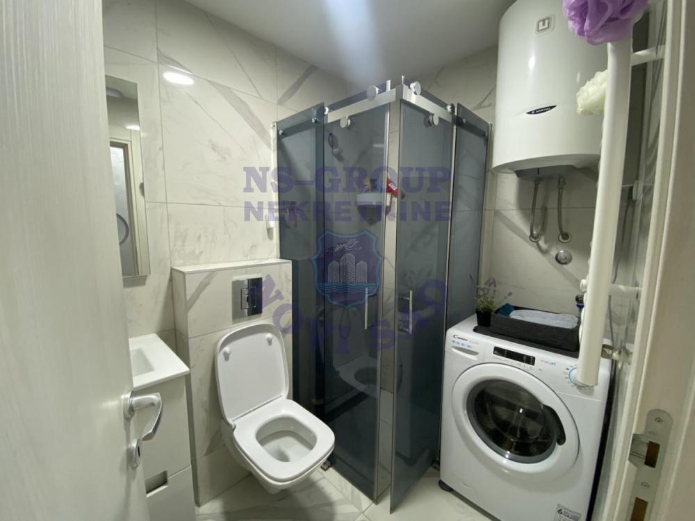Slika 7 - Jednoiposoban, 42m2, Salajka (Partizanska ulica) Novi Sad, sa terasom, ima lift