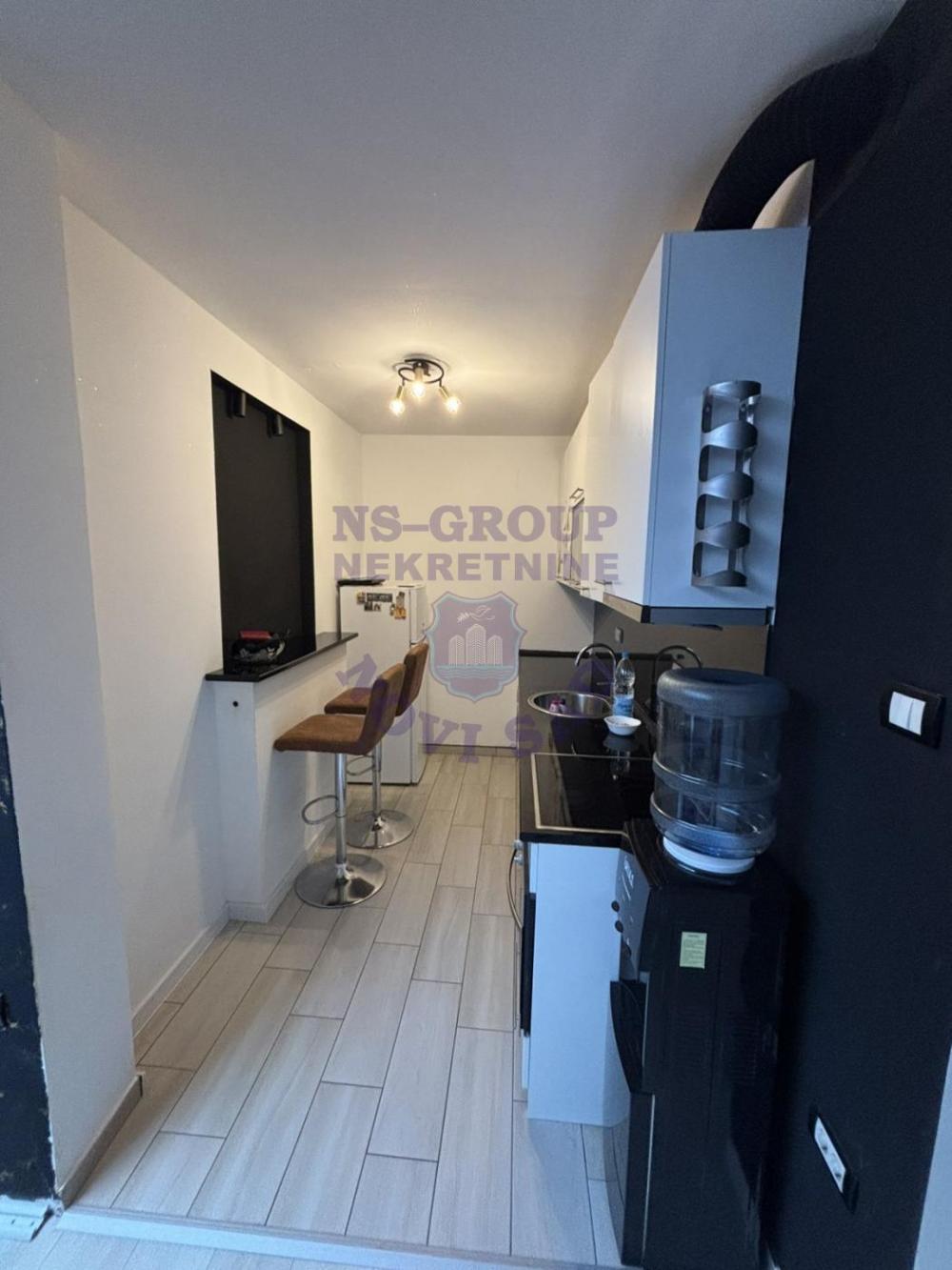 Slika 2 - Dvoiposoban, 68m2, Salajka (Partizanska ulica) Novi Sad, sa terasom, ima lift