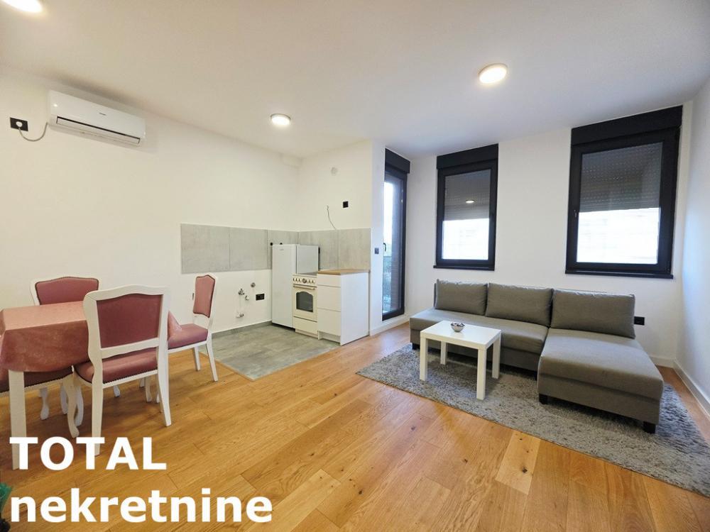 Glavna slika -Stan,NOVI SAD,BULEVAR PATRIJARHA PAVLA,kv: 38.00, € 120000, ID: 1102477
