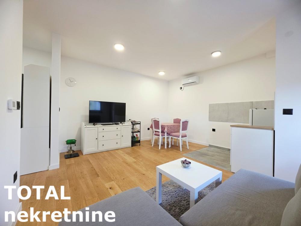 Slika 1 - Stan,NOVI SAD,BULEVAR PATRIJARHA PAVLA,kv: 38.00, € 120000, ID: 1102477