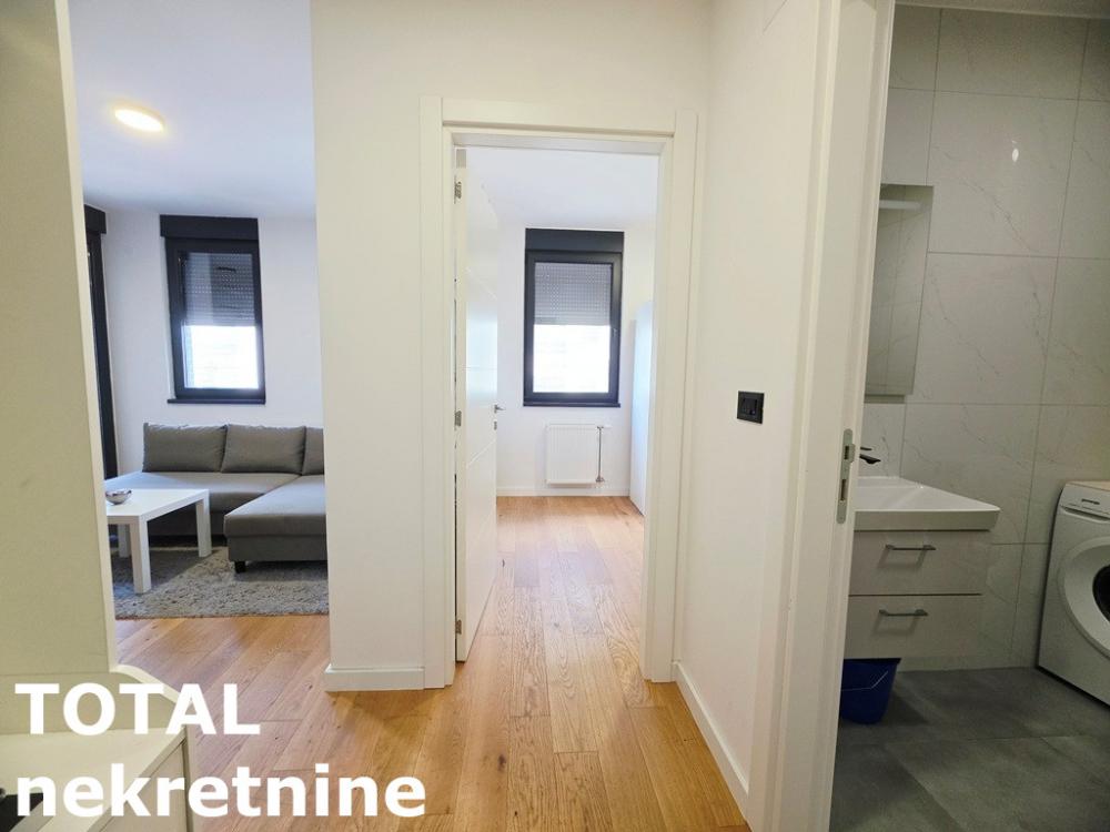 Slika 3 - Stan,NOVI SAD,BULEVAR PATRIJARHA PAVLA,kv: 38.00, € 120000, ID: 1102477