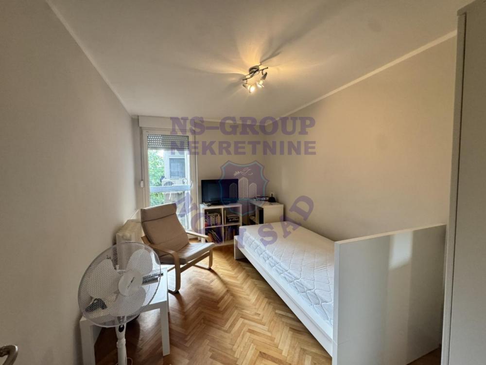 Slika 9 - Trosoban, 76m2, Liman 3 Novi Sad, sa terasom, ima lift