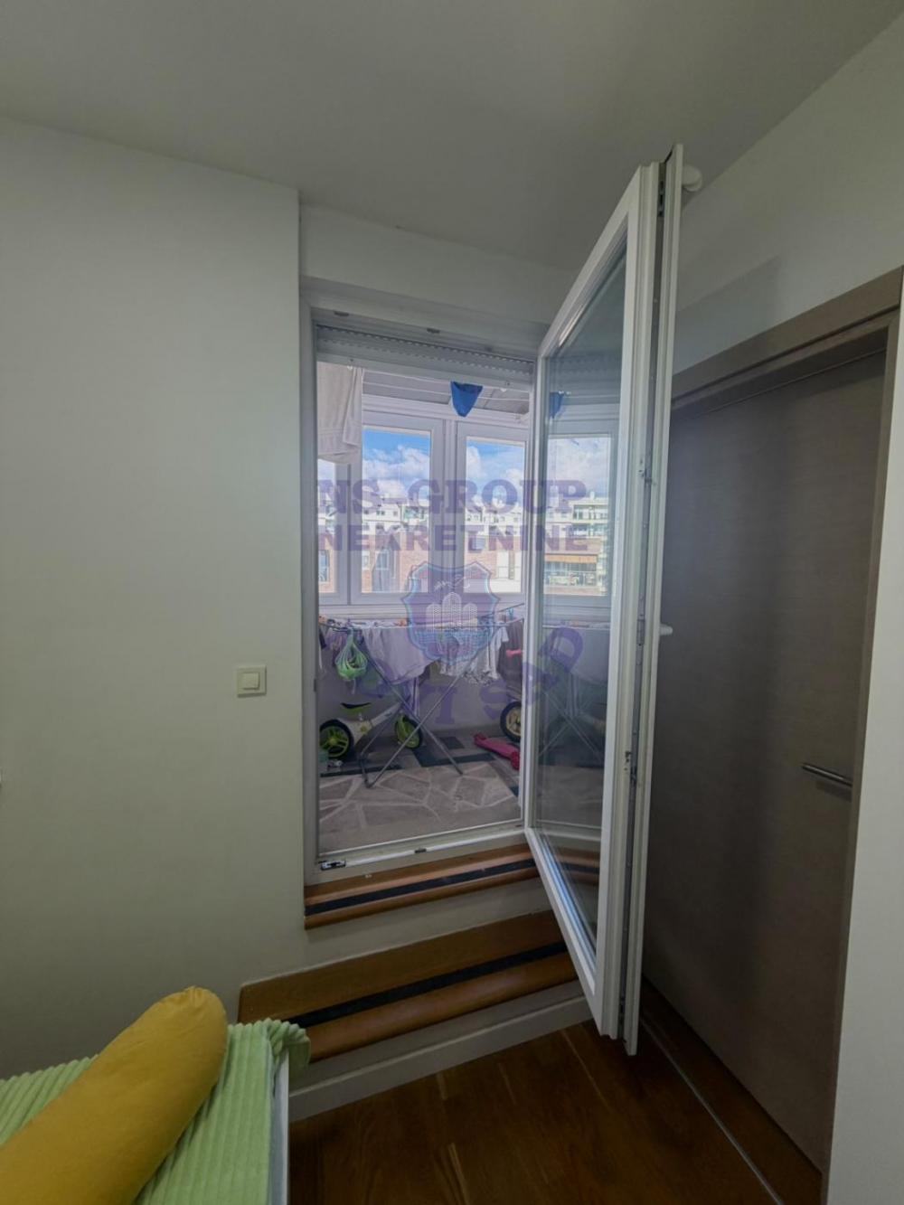 Slika 9 - Trosoban, 67m2, Jugovićevo Novi Sad, sa terasom, ima lift