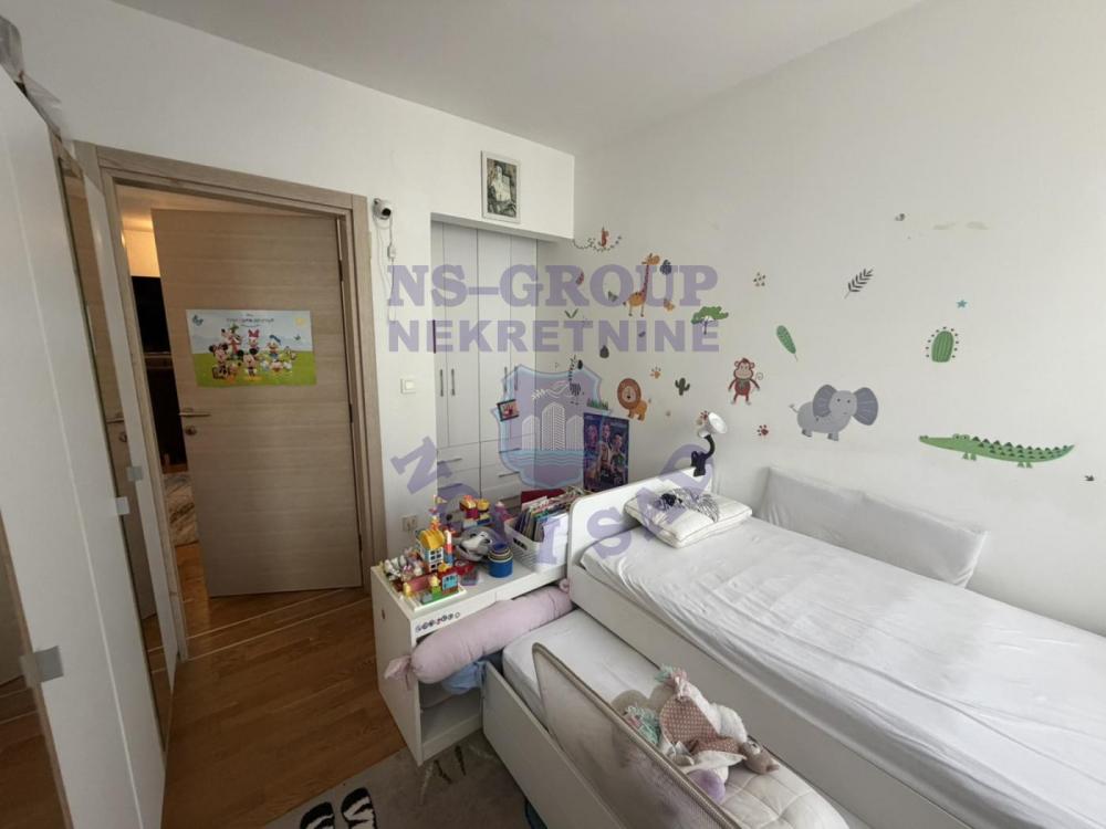 Slika 3 - Trosoban, 67m2, Jugovićevo Novi Sad, sa terasom, ima lift