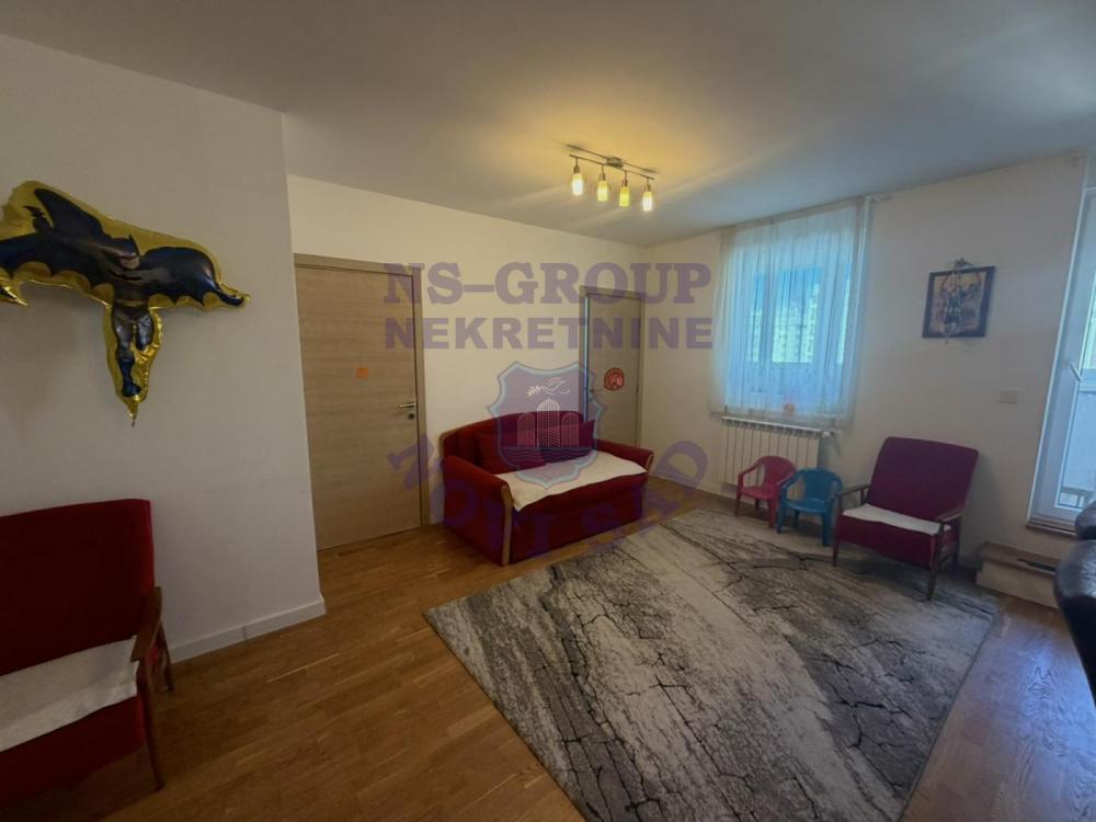 Slika 1 - Trosoban, 67m2, Jugovićevo Novi Sad, sa terasom, ima lift