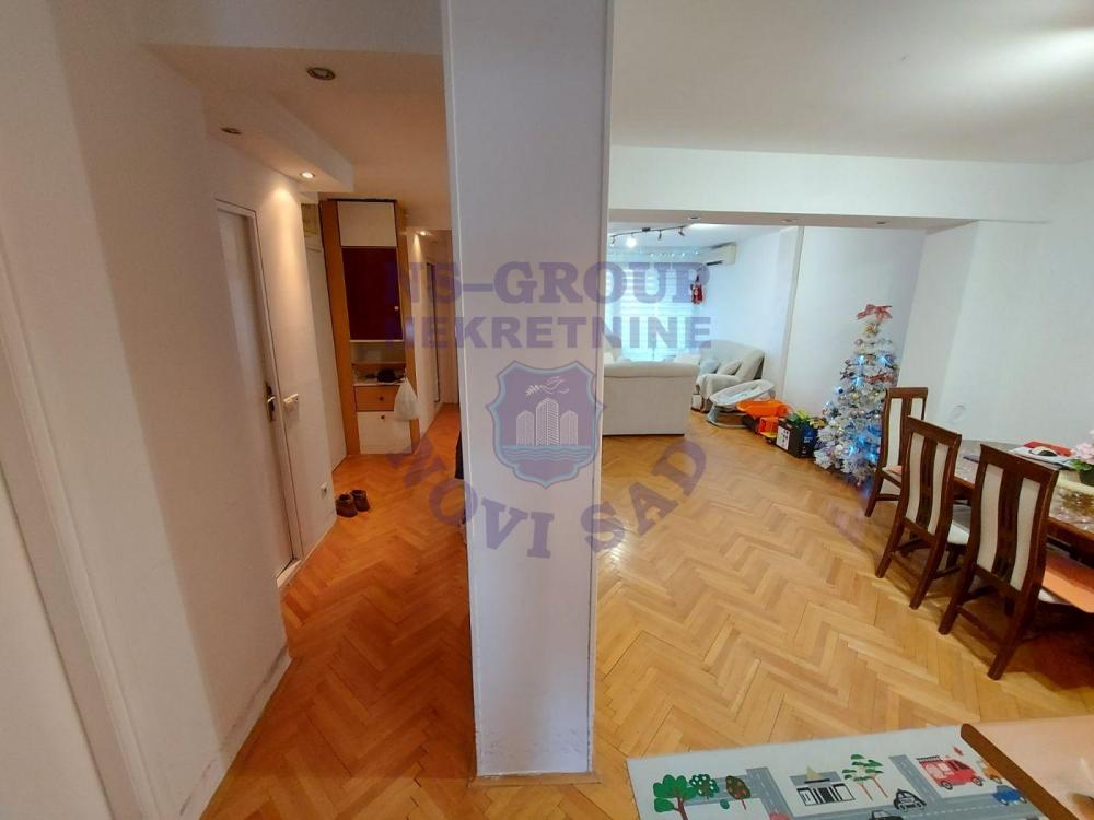 Slika 5 - Prodaja stana, 84m2, Bulevar oslobođenja Novi Sad, sa terasom, ima lift