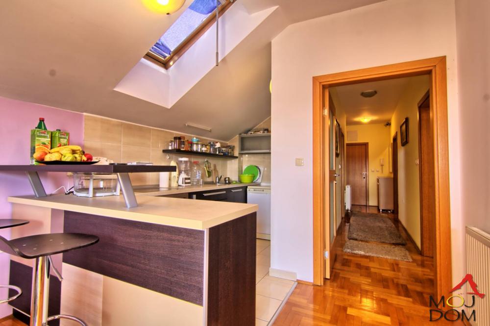 Slika 4 - Stan,NOVI SAD,BULEVAR,kv: 72, € 195700, ID: 1032872