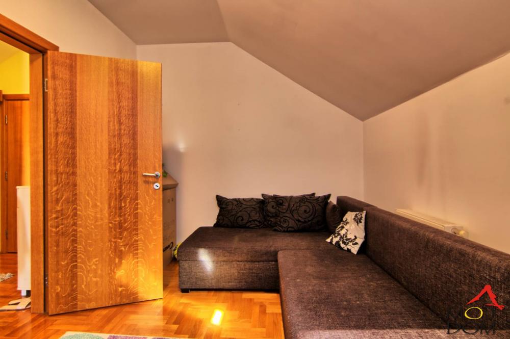 Slika 11 - Stan,NOVI SAD,BULEVAR,kv: 72, € 195700, ID: 1032872