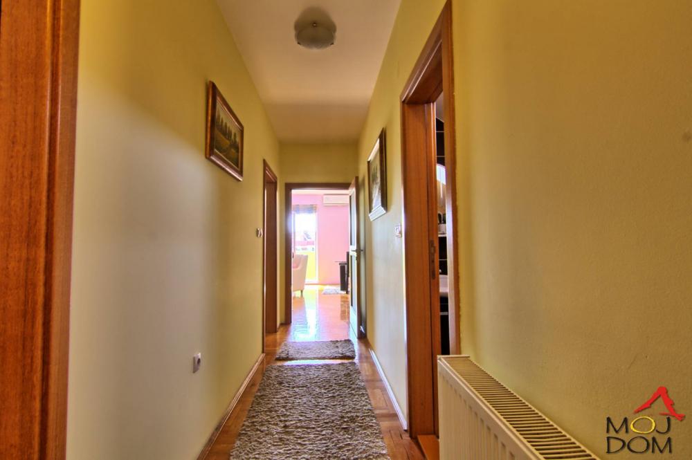 Slika 6 - Stan,NOVI SAD,BULEVAR,kv: 72, € 195700, ID: 1032872